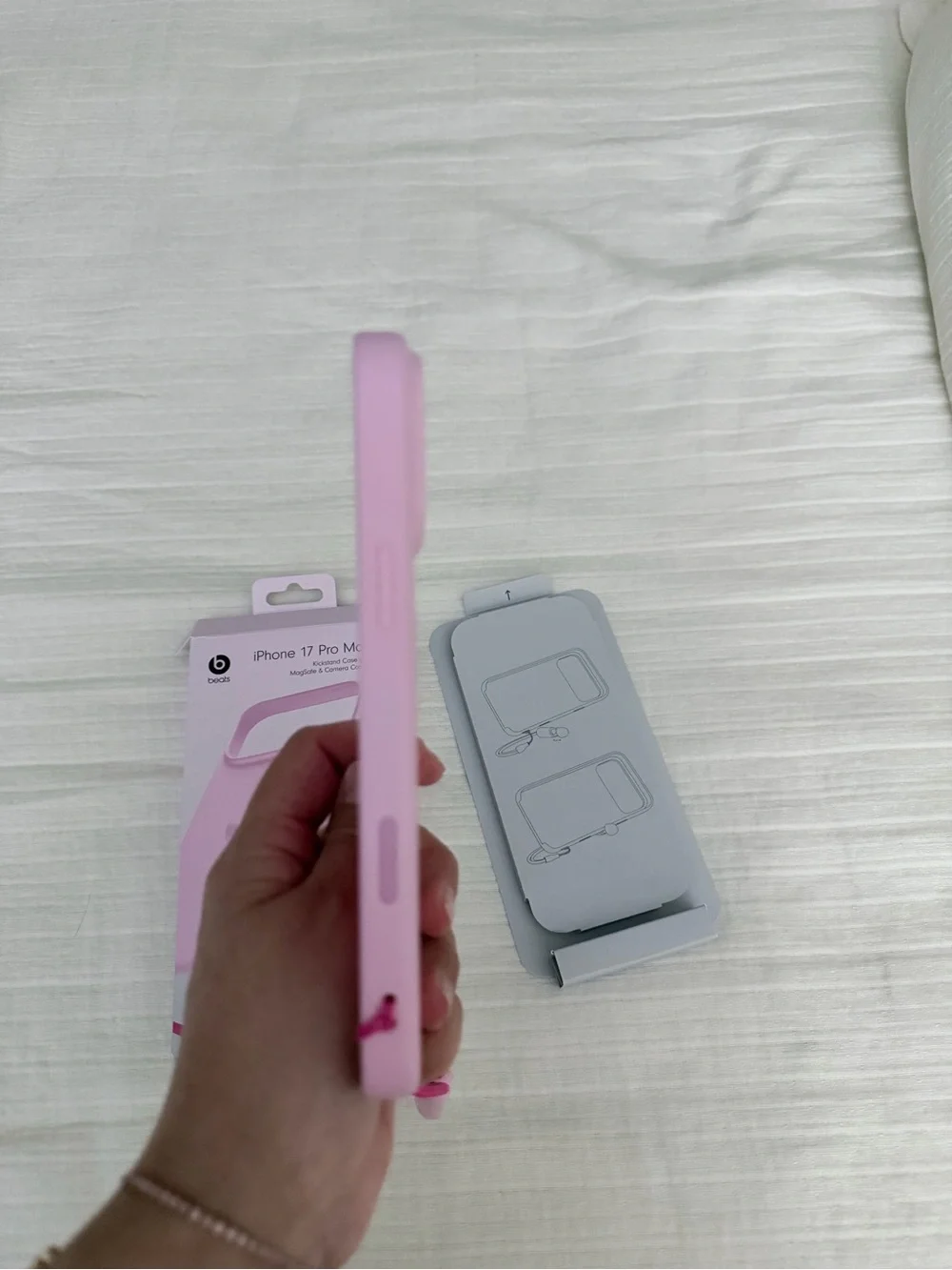 iPhone 17 Pro Max Pink Kickstand Case with Lanyard Good condition, used it twice